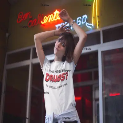 Who needs drugs, tricou cu mesaj f