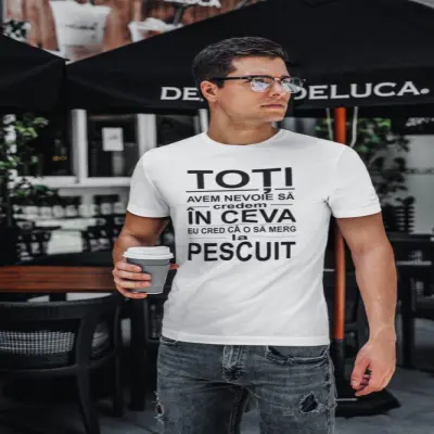 Toti avem nevoie sa credem in ceva, tricou cu mesaj
