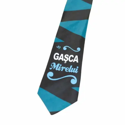 Gasca mirelui, cravata cu mesaj